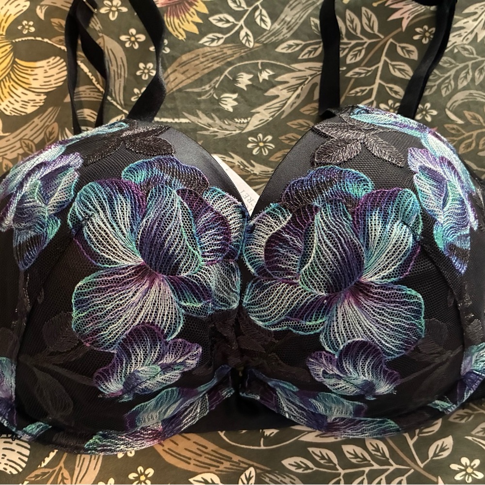 Victoria’s Secret Very Sexy Plunge Floral Embroidered Women's Bra 32DD NWT